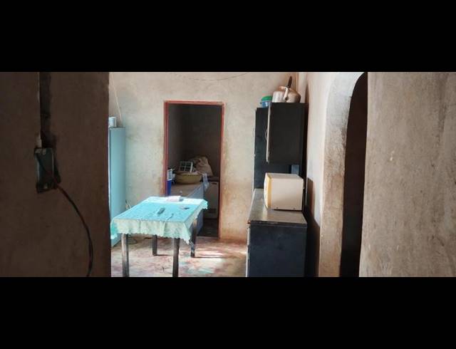 3 BEDROOM HOUSE FOR SALE IN MAKUMBANE